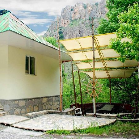 Park-Hotel Khoren'S Lake Areni Екстериор снимка