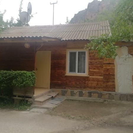 Park-Hotel Khoren'S Lake Areni Екстериор снимка