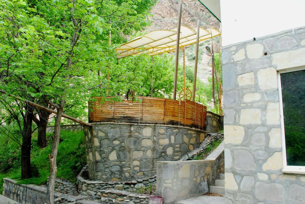 Park-Hotel Khoren'S Lake Areni Екстериор снимка