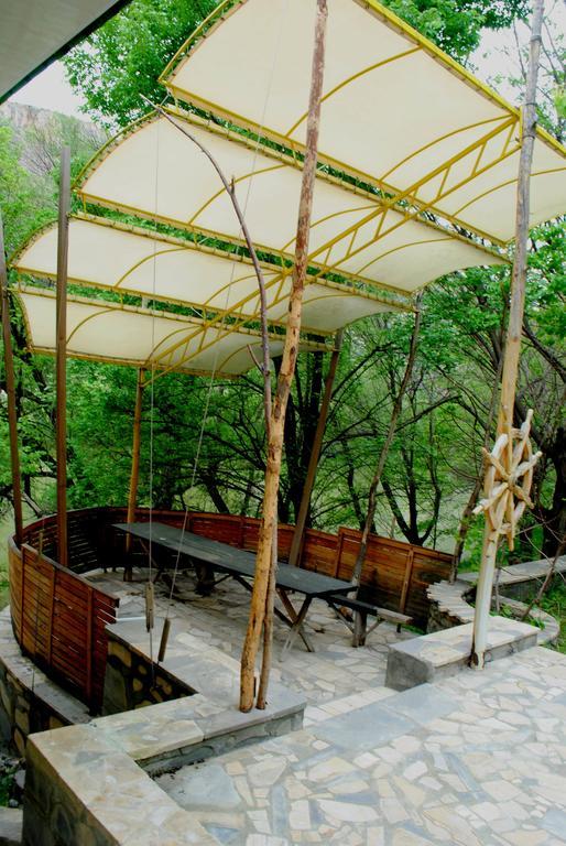 Park-Hotel Khoren'S Lake Areni Екстериор снимка